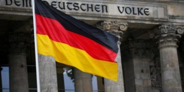 German public sector workers clinch 5.5 percent pay rise 1 - Egyptian Gazette German public sector workers clinch 5.5 percent pay rise