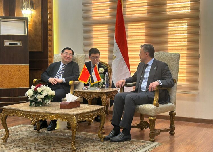 Egypt's Minister of Tourism and Antiquities Ahmed Issa (R) during his meeting with Chinese Minister of Culture and Tourism Hu Heping (L) in Cairo late Saturday.