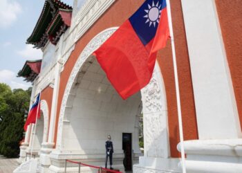 Japan, China hold maritime talks as Beijing simulates attack on Taiwan