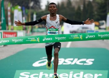 Ayana takes Paris win on marathon debut