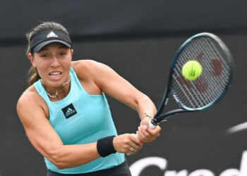 Pegula advances to Charleston semis