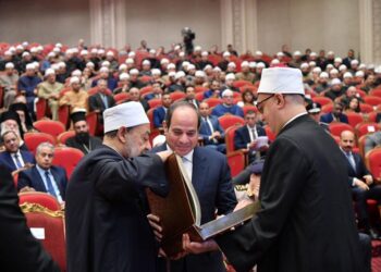 Al Azhar Grand Imam presents Sisi with copy of holy Quran