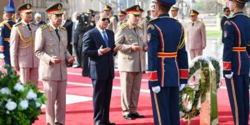 Sisi lays floral wreath at Armed Forces Martyrs Memorial