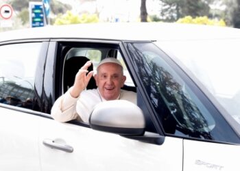 Pope Francis leaves hospital, saying ‘I’m still alive’