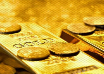 Gold holds near one-year highs as Fed seen pausing rates