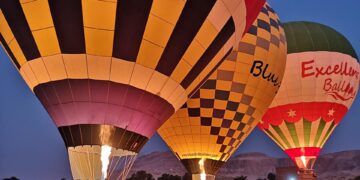 56 hot air balloons fly over Luxor, carrying 1,500 tourists