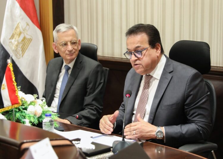 Health min., French amb. discuss exchanging expertise in comprehensive health insurance 1 - Egyptian Gazette
