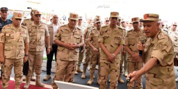Defence minister meets top military brass generals at Moshir Tantawi base