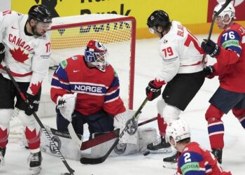 Norway, Sweden claim wins at worlds