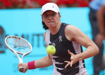 Swiatek, Alcaraz advance at Madrid Open