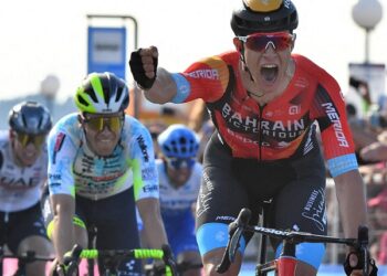 Milan grabs stage 2 of Giro d’Italia