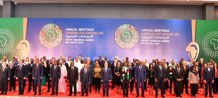 Sisi poses for photo op with participants in meetings of African Development Bank Group 1 - Egyptian Gazette