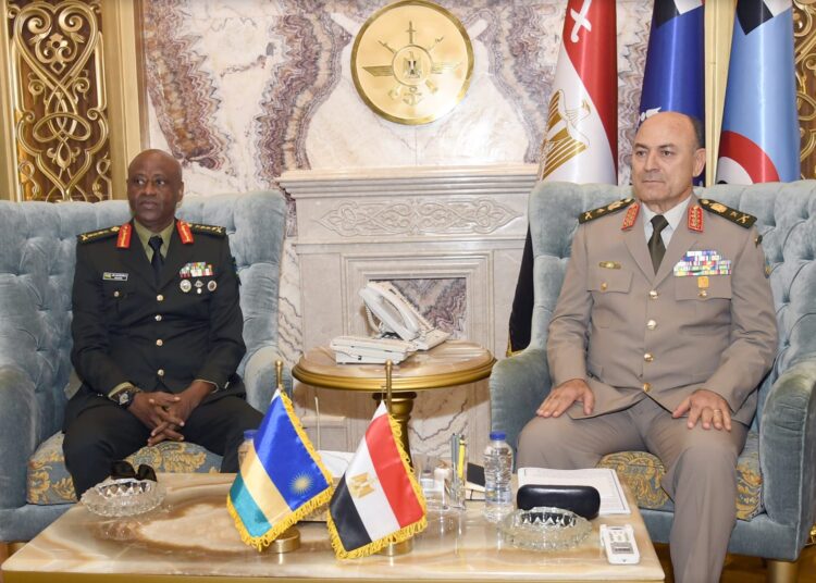 Egypt, Rwanda discuss ways to boost military ties   1 - Egyptian Gazette