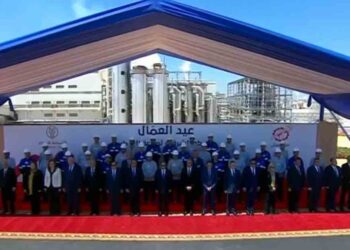 Sisi poses for photo op with workers at Eastern Sugar Factory