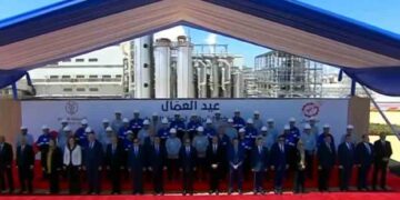Sisi poses for photo op with workers at Eastern Sugar Factory