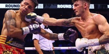 Wood regains WBA featherweight title