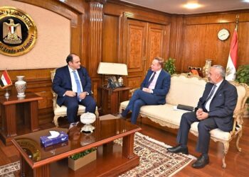 Trade min. probes with officials of 2 Saudi companies expansion plans in Egypt