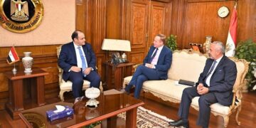 Trade min. probes with officials of 2 Saudi companies expansion plans in Egypt