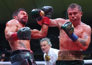 Alvarez retains super middleweight crown