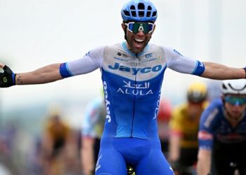 Giro d’Italia: Matthews claims stage 3