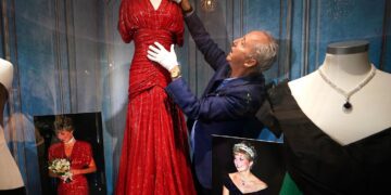 Diana dresses expected to draw crowds in Ireland ahead of LA auction