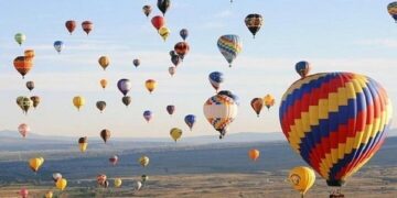 60 hot air balloons fly over Luxor, carrying 1,600 tourists 1 - Egyptian Gazette 60 hot air balloons fly over Luxor, carrying 1,600 tourists