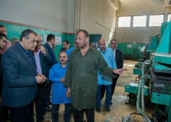 Military production min. inspects Factory 81