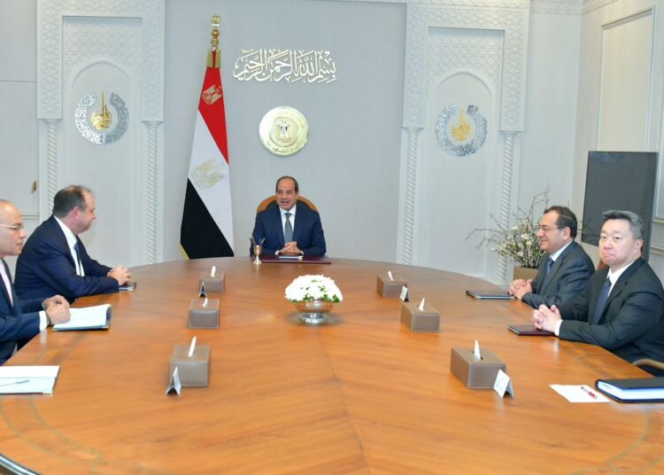 Sisi, Apache CEO discuss future plans in Egypt 2 - Egyptian Gazette Sisi, Apache CEO discuss future plans in Egypt 1 - Egyptian Gazette