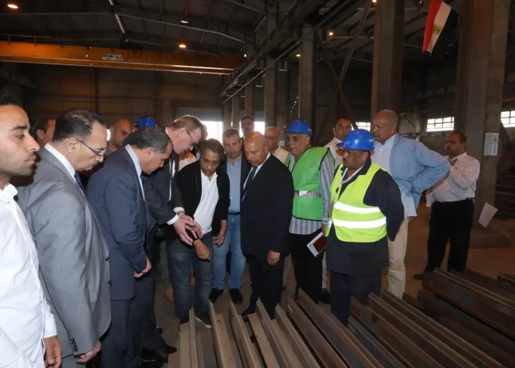 Wazir inspects Abbassiya railway workshops to start modern line 1 - Egyptian Gazette
