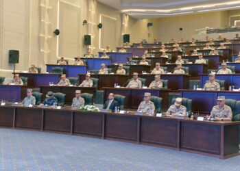 Sisi meets top army brass at Strategic Command HQ