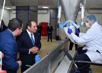 Sisi inspects Sharkeya Sugar factory in Salhiya El Gadida