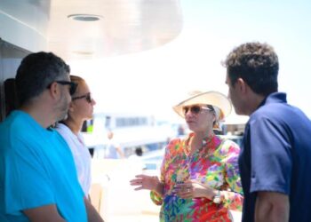 Environment Min. announces launching study of sharks’ behavior in Red Sea