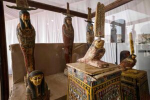 'Recent Saqqara discovery is not the last' 5 - Egyptian Gazette