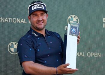 Lawrence triumphs in BMW International