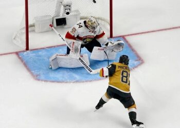 Knights beat Panthers in Game 2 of Stanley Final