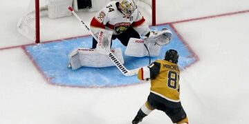 Knights beat Panthers in Game 2 of Stanley Final