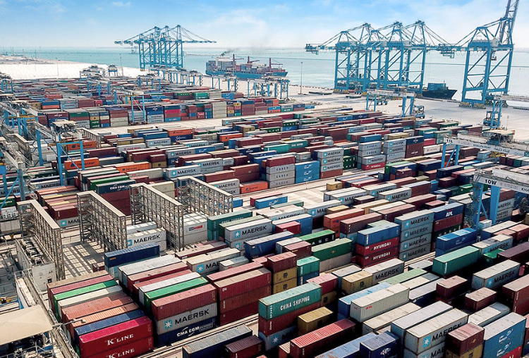 10,000 tons of goods handled at Red Sea Ports 2 - Egyptian Gazette 10,000 tons of goods handled at Red Sea Ports 1 - Egyptian Gazette