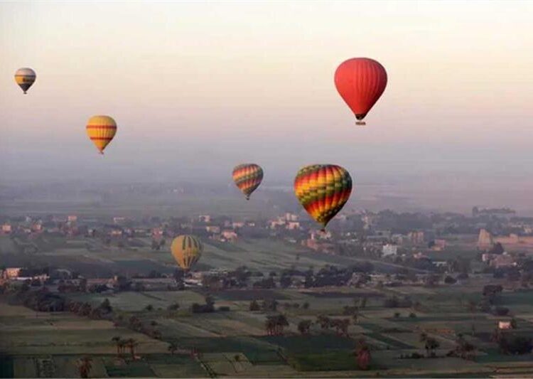 30 hot air balloons fly over Luxor, carrying 70 tourists 1 - Egyptian Gazette