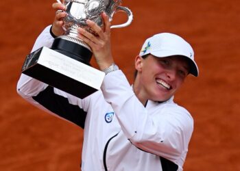 Swiatek claims 3rd French Open title