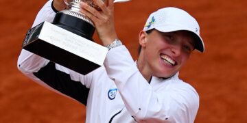 Swiatek claims 3rd French Open title