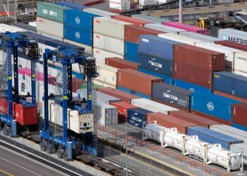 New Zealand’s economy dips into recession