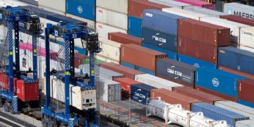 New Zealand’s economy dips into recession