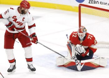 Hurricanes re-sign Staal to a 4-year contract