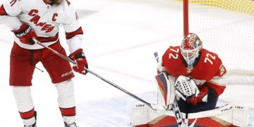 Hurricanes re-sign Staal to a 4-year contract