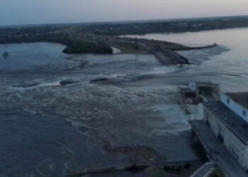 Ukraine dam supplying water to nuclear plant and Crimea is breached, unleashing floods