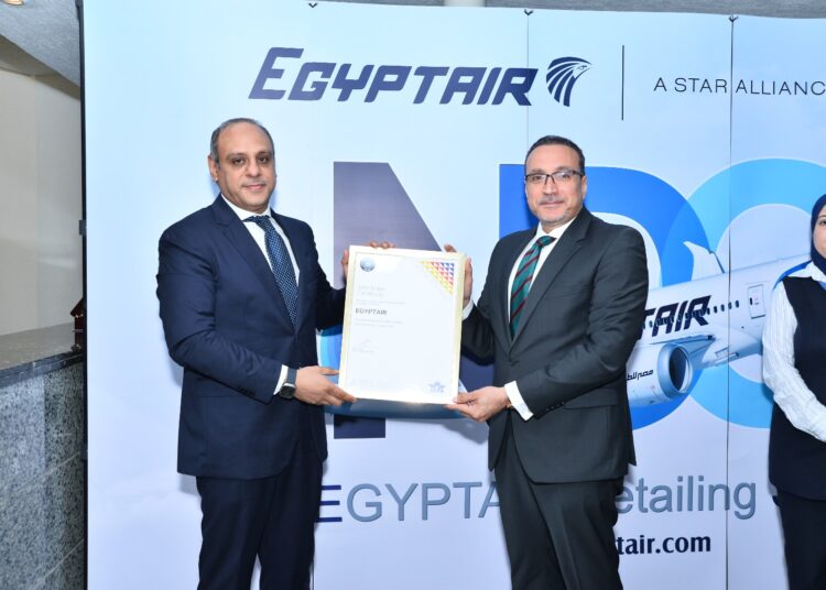 Head of EgyptAir Commercial Affairs Sector Amr Adawy receiving the ARM certificate from the IATA Regional Director for North Africa Mohamed Lotfi.