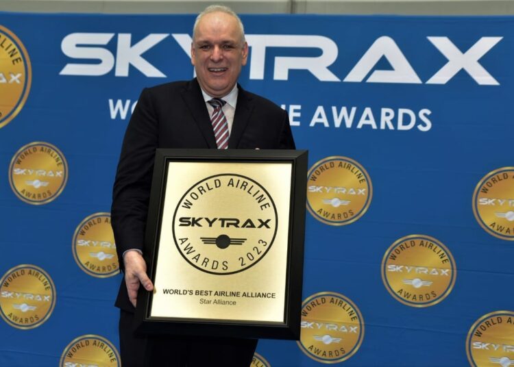 EgyptAir congratulates Star Alliance for winning prize of best airline grouping globally 1 - Egyptian Gazette Star Alliance president receiving the award.