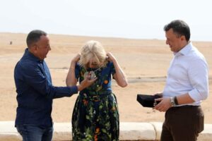 Jill Biden visits Giza Plateau 8 - Egyptian Gazette Jill Biden visits Giza Plateau 7 - Egyptian Gazette