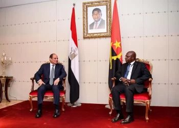 Sisi given official reception at presidential palace in Angola