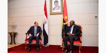 Sisi given official reception at presidential palace in Angola